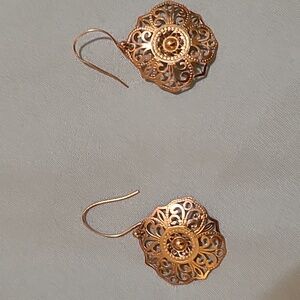 10k filigree dangle earrings . Beautiful vintage design.